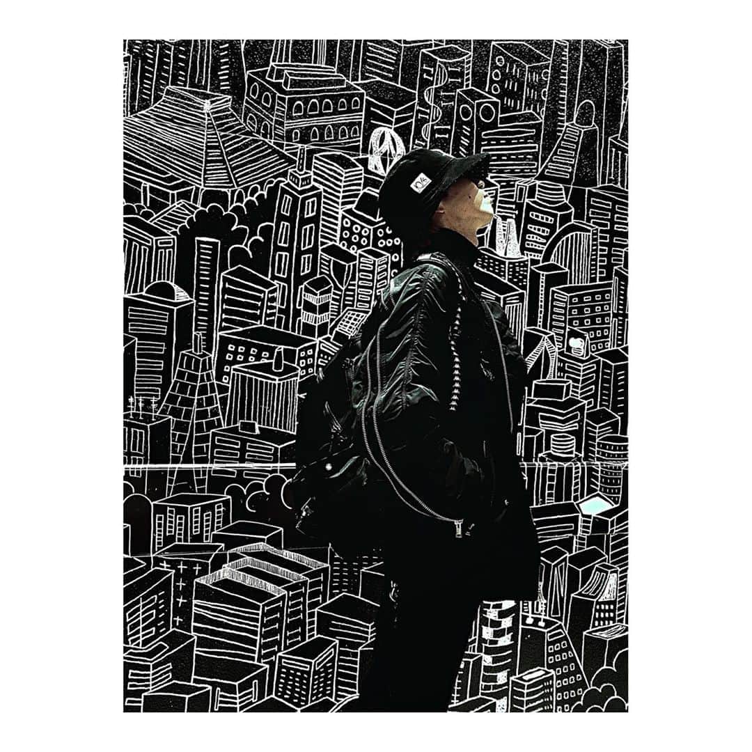 木下流声のインスタグラム：「. Wall🕋 . #wall #art #black #white」