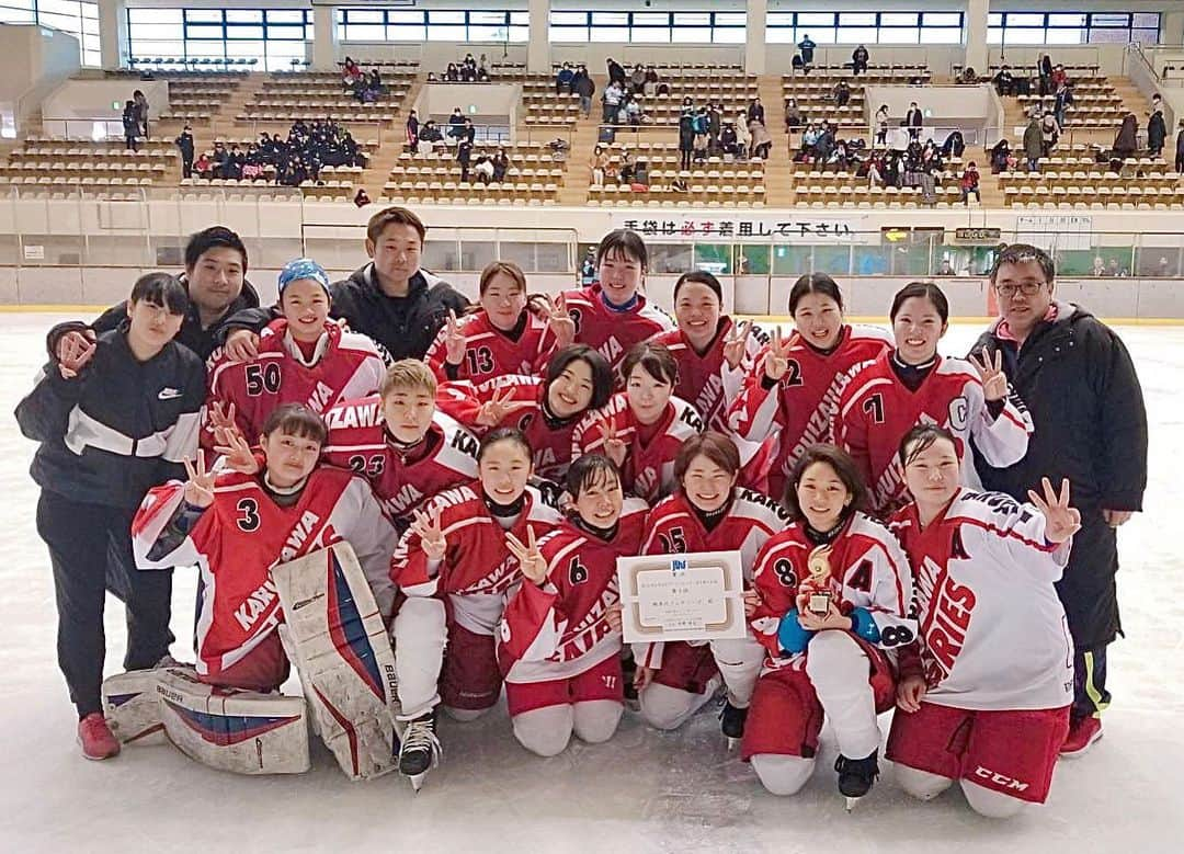 佐藤つば冴さんのインスタグラム写真 - (佐藤つば冴Instagram)「今シーズンの全日本は3位でした🥉 . . 大会前に怪我して 痛みと戦いながらでしたが みんなが支えてくれたおかげで頑張れました。 ほんとにありがとう😌💭 . ファンの方々が ホッケー面白かった！楽しかった！ って言ってくださって とても嬉しい気持ちになりました🌈 来てくださってありがとうございました！！！ だいすきです . 応援本当にありがとうございました！！ そして優勝したインフィの皆さん おめでとうございます😁🔥 . #またがんばる #みんな #ありがとう #試合たのしかった #☺️☺️」2月25日 20時26分 - korochan25