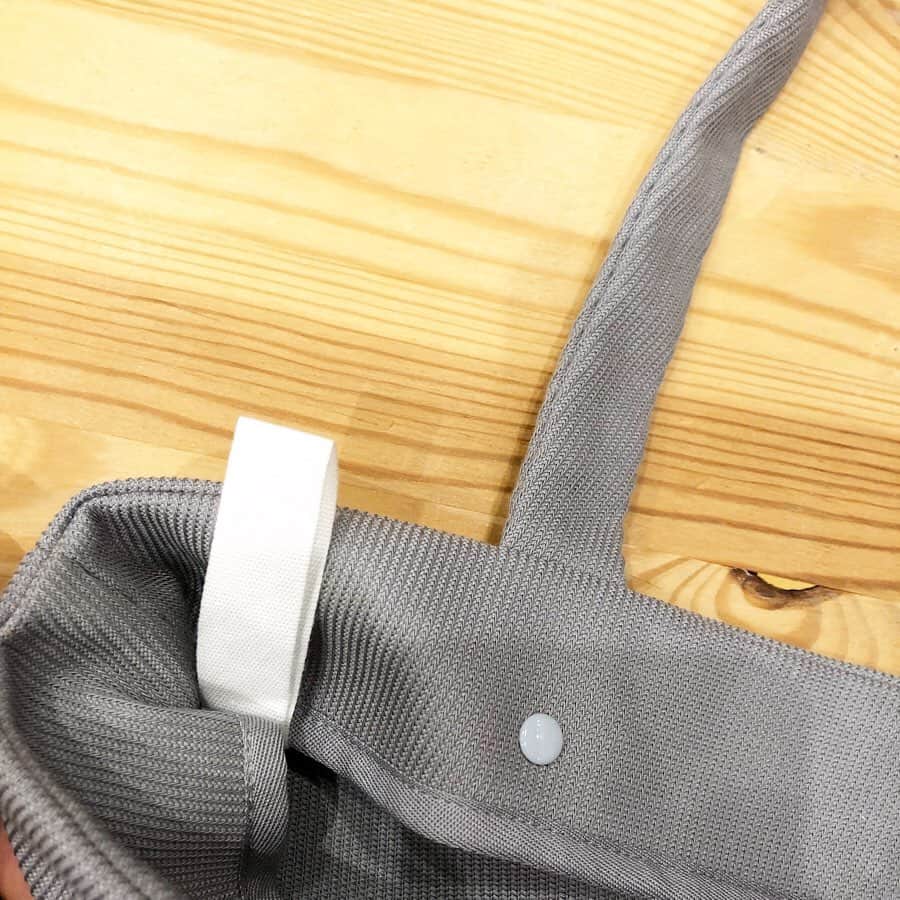 こども ビームスさんのインスタグラム写真 - (こども ビームスInstagram)「【recommend item】 ＜mina perhonen＞kaveriバッグ  愛らしいクマ、ウサギのアップリケが可愛いバッグシリーズ🐻🐰新学期準備はもちろん、習い事やお出かけにお使いいただける便利なサイズ感です❗️ 親子で一緒に使用していただけます✨  カラー:LIGHT GREY、NAVY ¥9,200+税 . #minaperhonen #ミナペルホネン #レッスンバッグ #クマ #ウサギ #新学期準備 #入学準備 #習い事 #習い事デビュー #kodomobeams  #beams  #daikanyama  #こどもビームス  #ビームス  #代官山 新作アイテムはプロフィールのリンク🔗からビームス公式サイト、こども ビームスページをチェック❗️ ※お問い合わせにつきましては、お電話にて承ります。」2月25日 20時33分 - kodomo_beams