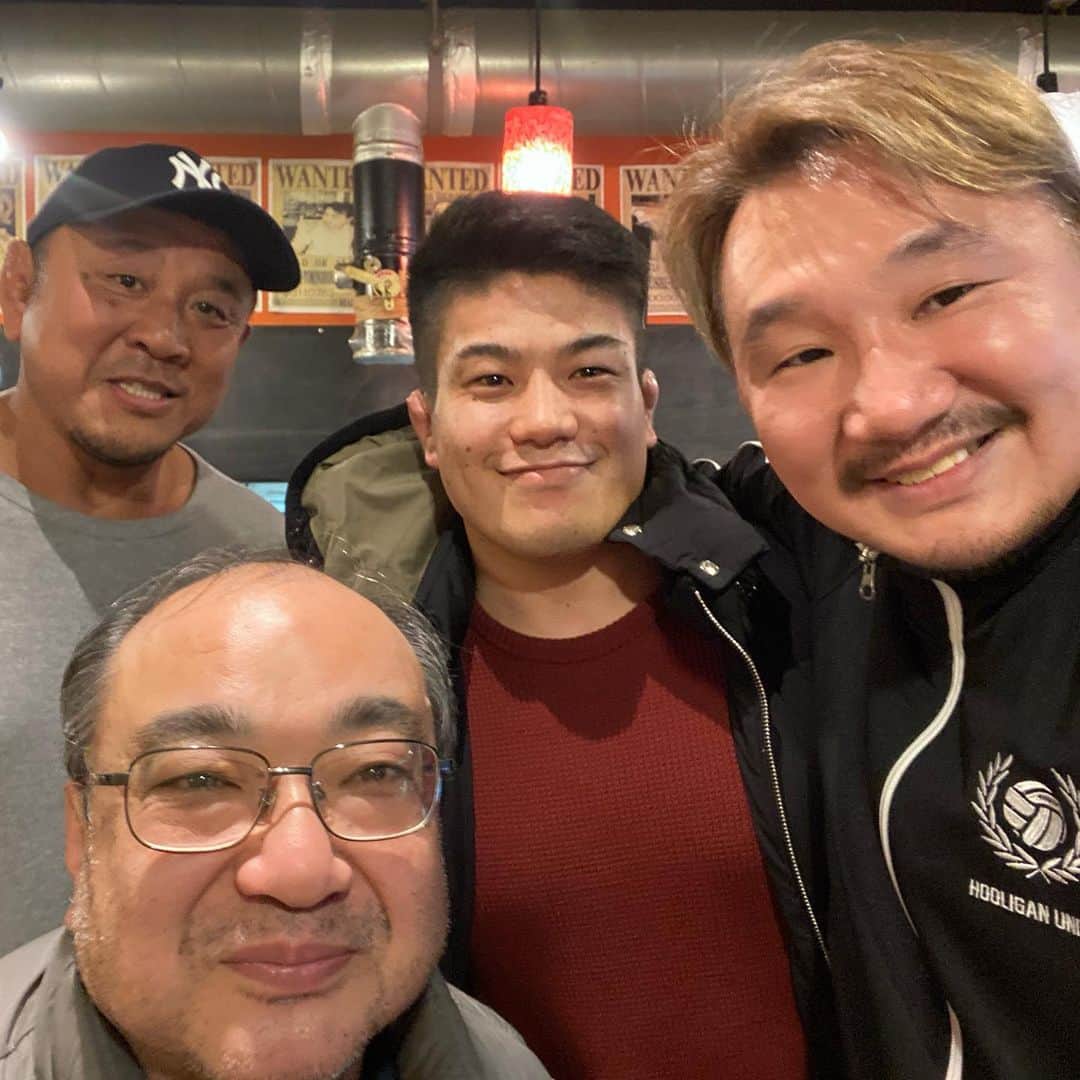植田朝日のインスタグラム：「🔵🔵 ﻿ ラストナイトは永田さんと東京五輪を目指すアマレスの山口くんとプヲタ界のレジェンド山根さんとホルモンMTG。﻿ ﻿ 俄然、山口くんには頑張って欲しい‼️﻿ ﻿ やっぱ、地元開催の五輪に仲間とか出れたら最高だもんね！w﻿ ﻿ がんばれ山口‼️﻿ ﻿ 火事場のクソ力だ⁉️﻿ ﻿ #永田さん #山口剛 #アマレス #東京五輪」