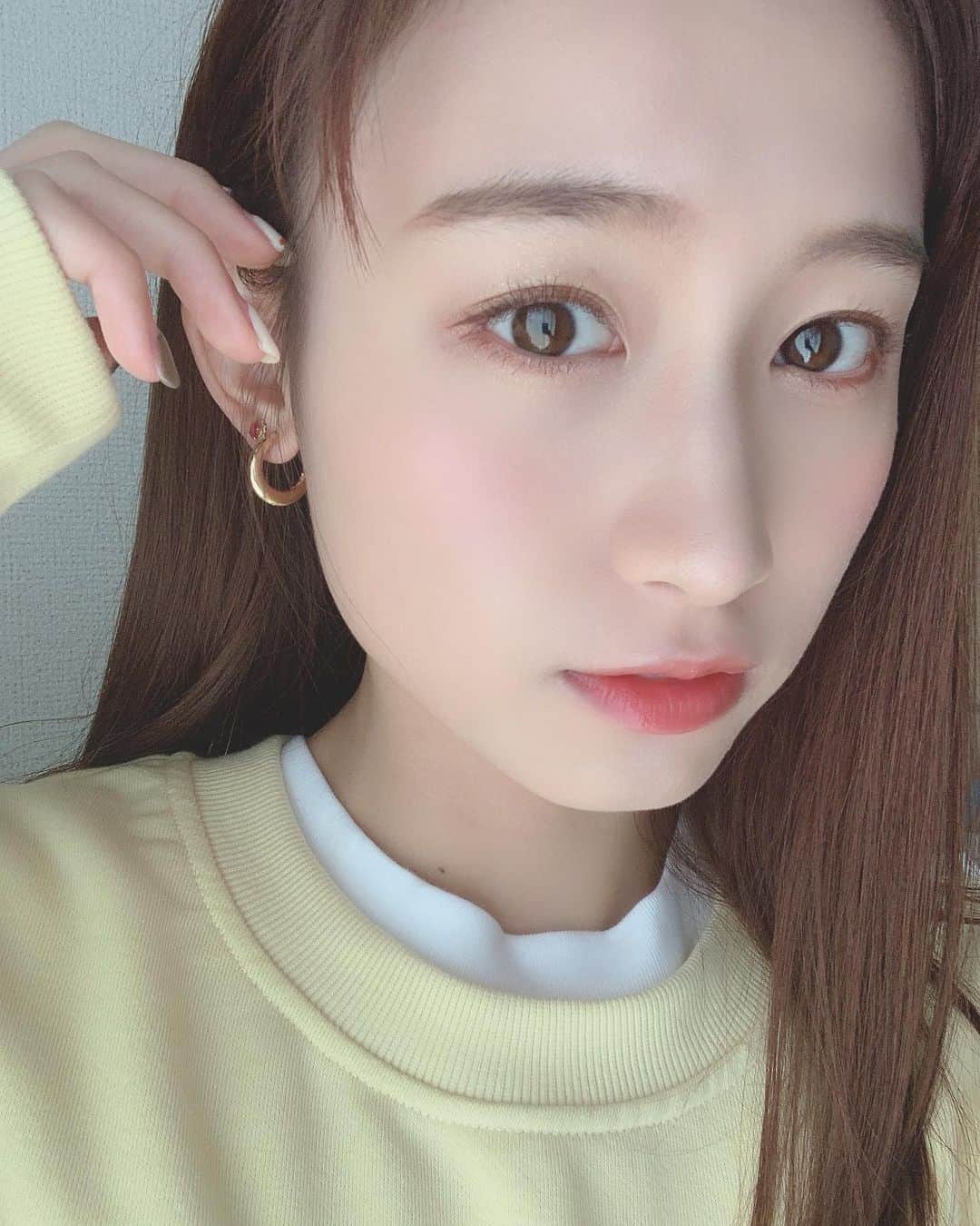 鈴木えりかのインスタグラム：「. 🍋 . . . . #yellow #selfie #🍋 #spring」