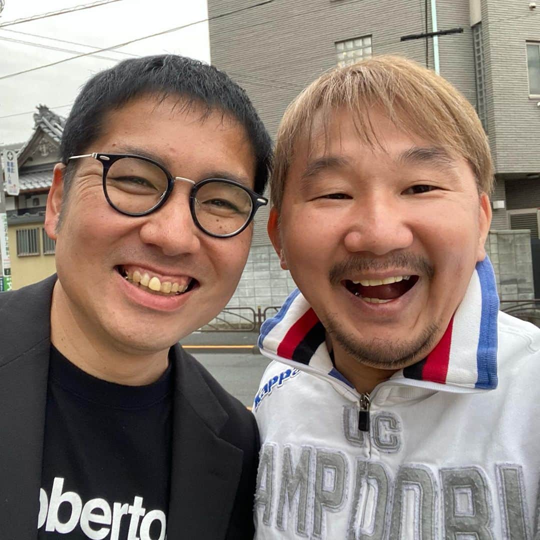 植田朝日のインスタグラム：「😃😃😃﻿ ﻿ 昔からの仲間で南葛SCのGMのガンちゃんと密会してたら、ちょうど百年構想クラブに承認されたぞ‼️﻿ ﻿ てか、どんなタイミングだよ⁉️苦笑﻿ ﻿ 逆にビビったぞ！w﻿ ﻿ で、キャプテン翼ってアイコンは世界に通用するアイコンなんで、むしろ、全世界にファン作るぐらい頑張ってね‼️﻿ ﻿ あねごによろしく。﻿ ﻿ #南葛SC﻿ ﻿」