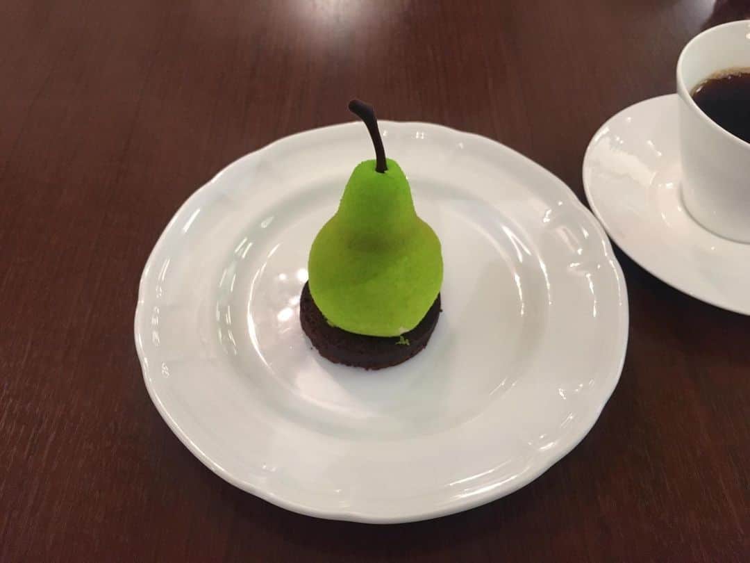 藤野可織のインスタグラム：「洋梨のケーキ🍐」