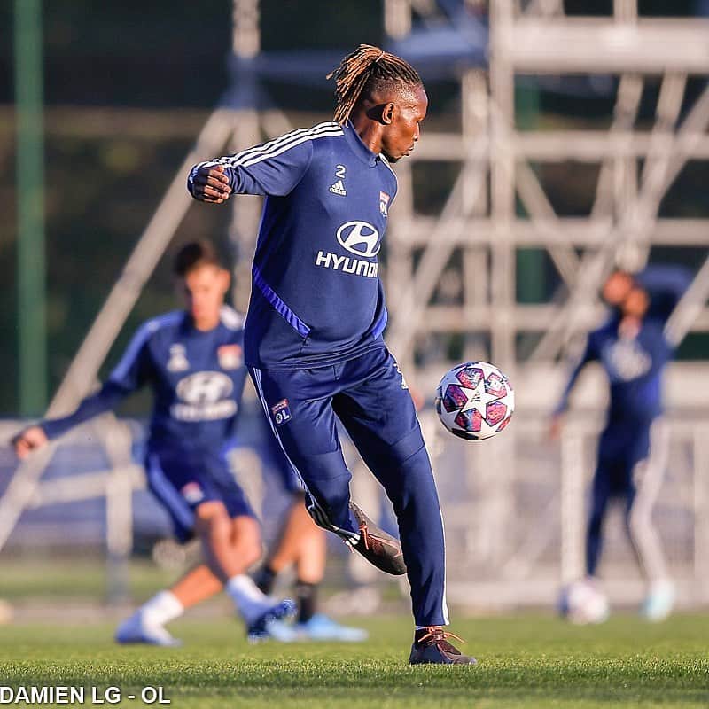 マプ・ヤンガ＝ムビワのインスタグラム：「⚽️👀😍 #training #ol #work」