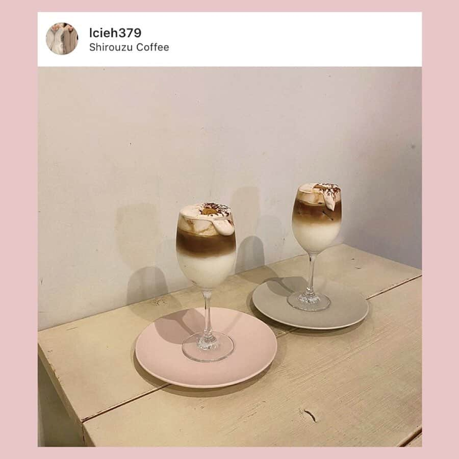 bis_web bis [ビス] さんのインスタグラム写真 - (bis_web bis [ビス] Instagram)「福岡カフェ🍨﻿ ﻿ bisが注目する福岡のカフェでは、心くすぐる見た目はもちろん、贅沢な気分にしてくれるスイーツを紹介します🧁﻿ スワイプしてチェックしてね👉🏻﻿ ﻿ ☑︎BumBleBee @bumblebee_fukuoka﻿ フリルのようなアイスクリームにうさ耳をトップングするのが大人気のカフェ。インスタ映え間違いなし🐰﻿ ﻿ ☑︎papparayray @papparayray_﻿ 花びらがちりばめられた幻想的なケーキ🌸隠れ家のような古民家でゆったりと流れる時間をすごせる！﻿ ﻿ ☑︎pecora @pecora_fukuoka_imaizumi﻿ 大理石ケーキの中からは溢れるソース！カメラのスタンバイ必須です📸﻿ ﻿ ☑︎シュガーマジョのマカロン　@syu_mama_fukuoka﻿ 韓国から日本に上陸した手作りマカロンのお店。カラフルなマカロンが並ぶショーケースに心躍る！﻿ ﻿ ☑︎Fukuoka Parfait Lab PINSIRIO @pinsirio﻿ 12月にオープンしたばかりのパフェ専門店！季節のフルーツをつかったパフェはブーケみたい💐﻿ ﻿ ☑︎SHIROUZU COFFEE ROASTER﻿ @shirouzucoffeeroaster﻿ 警固、港、福岡パルコ店の３店舗それぞれ違った雰囲気の店内。全部巡りたい、アートな店内も見どころ☕️﻿ ﻿ ﻿ #papparayray#パッパライライ#pecora_fukuoka#ペコラ#bumblebe#バンブルビー#シュガーマジョのマカロン#pinsirio#パンシリオ#shirouzucoffee#シロウズコーヒー#福岡カフェ#博多カフェ#警固カフェ#赤坂カフェ#カフェ好き#カフェ巡り#カフェ部#カフェスタグラム#大理石ケーキ#毛糸ケーキ#贅沢パフェ#bis_web」2月25日 21時15分 - bis_web