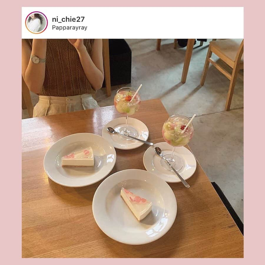 bis_web bis [ビス] さんのインスタグラム写真 - (bis_web bis [ビス] Instagram)「福岡カフェ🍨﻿ ﻿ bisが注目する福岡のカフェでは、心くすぐる見た目はもちろん、贅沢な気分にしてくれるスイーツを紹介します🧁﻿ スワイプしてチェックしてね👉🏻﻿ ﻿ ☑︎BumBleBee @bumblebee_fukuoka﻿ フリルのようなアイスクリームにうさ耳をトップングするのが大人気のカフェ。インスタ映え間違いなし🐰﻿ ﻿ ☑︎papparayray @papparayray_﻿ 花びらがちりばめられた幻想的なケーキ🌸隠れ家のような古民家でゆったりと流れる時間をすごせる！﻿ ﻿ ☑︎pecora @pecora_fukuoka_imaizumi﻿ 大理石ケーキの中からは溢れるソース！カメラのスタンバイ必須です📸﻿ ﻿ ☑︎シュガーマジョのマカロン　@syu_mama_fukuoka﻿ 韓国から日本に上陸した手作りマカロンのお店。カラフルなマカロンが並ぶショーケースに心躍る！﻿ ﻿ ☑︎Fukuoka Parfait Lab PINSIRIO @pinsirio﻿ 12月にオープンしたばかりのパフェ専門店！季節のフルーツをつかったパフェはブーケみたい💐﻿ ﻿ ☑︎SHIROUZU COFFEE ROASTER﻿ @shirouzucoffeeroaster﻿ 警固、港、福岡パルコ店の３店舗それぞれ違った雰囲気の店内。全部巡りたい、アートな店内も見どころ☕️﻿ ﻿ ﻿ #papparayray#パッパライライ#pecora_fukuoka#ペコラ#bumblebe#バンブルビー#シュガーマジョのマカロン#pinsirio#パンシリオ#shirouzucoffee#シロウズコーヒー#福岡カフェ#博多カフェ#警固カフェ#赤坂カフェ#カフェ好き#カフェ巡り#カフェ部#カフェスタグラム#大理石ケーキ#毛糸ケーキ#贅沢パフェ#bis_web」2月25日 21時15分 - bis_web