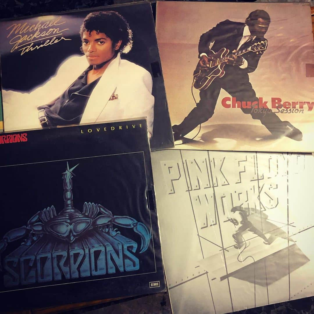 キム・ジニョプさんのインスタグラム写真 - (キム・ジニョプInstagram)「아버지의 취향이란... #scorpions #michaeljackson #chuckberry #pinkfloyd #lp #dadscollection」2月25日 21時08分 - hanseungw0n