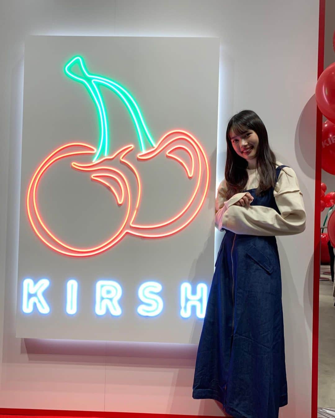 新井舞良さんのインスタグラム写真 - (新井舞良Instagram)「KIRSHさんのレセプションパーティに行ってきました！ リアルビッグチェリー、可愛かったです。 お洋服も可愛かった🤍 #KIRSH #キルシー #pr #🍒」2月25日 21時23分 - myra_arai