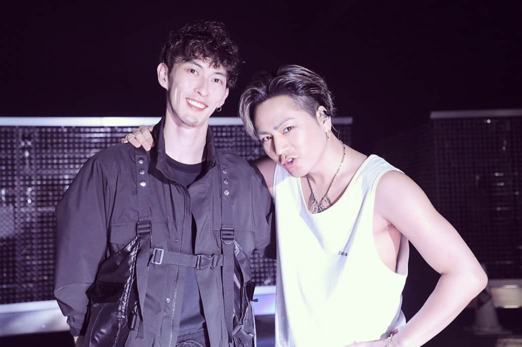 穴井隆文のインスタグラム：「HIROOMI TOSAKA﻿ LDH PERFECT YEAR 2020 SPECIAL SHOWCASE﻿ ドームラスト公演終了しました！！！！﻿ ﻿ あっという間のドームツアーでした！﻿ 最高な仲間たちと最高なバンドさん、最高なスタッフさん、そして最高な臣さんのステージにたてたこと、、幸せでした！！﻿ 大事な経験をさせていただきました🙏﻿ ありがとうございました😊😊😊﻿ ﻿ #hiroomitosaka  #whoareyou #dometour #大阪」