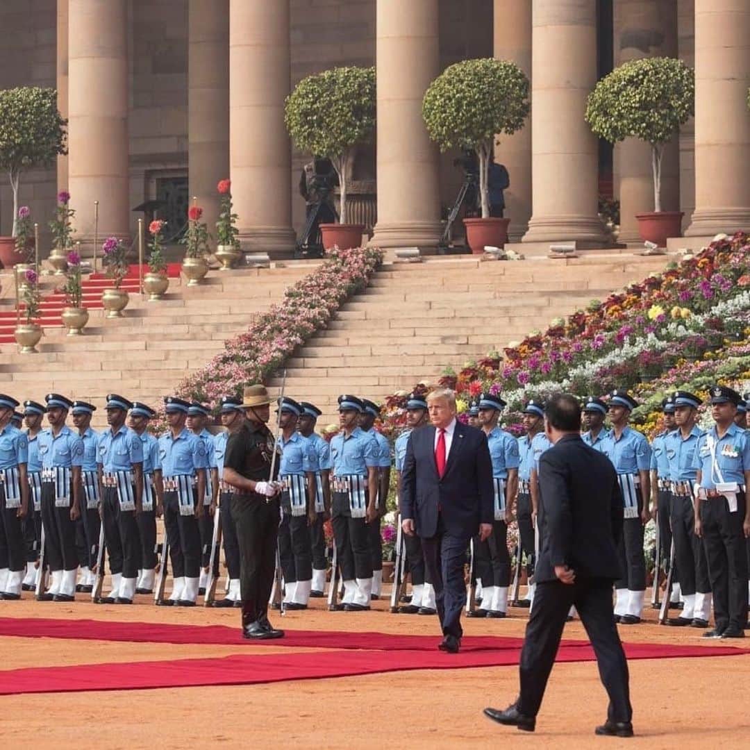ドナルド・トランプさんのインスタグラム写真 - (ドナルド・トランプInstagram)「#Repost @ddindialive ・・・ US President Donald Trump received a grand ceremonial welcome at Rashtrapati Bhavan today.」2月25日 21時19分 - realdonaldtrump