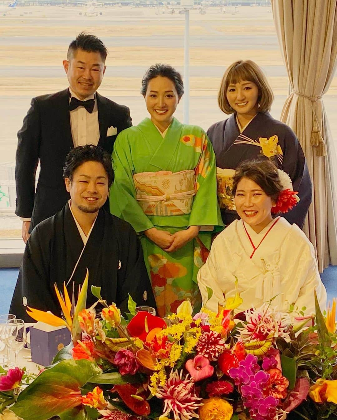 木村真野・紗野さんのインスタグラム写真 - (木村真野・紗野Instagram)「束田トレーナーの披露宴✨ 羽田空港での披露宴は初めて^_^ 素敵な演出✨✈️ 家族愛に溢れる披露宴に涙涙でした🥺✨ 幸せそうな束田トレーナーが見られてまやさやも幸せでした❤️✨ ほんとうにありがとう✨ そして本当におめでとう🥰😍❤️✨ #wedding #hanedaairport #skywedding #team #family #friend #笑顔道　#egaodo #披露宴　#おめでとう　#幸せになってね」2月25日 21時29分 - mayasaya_kimura