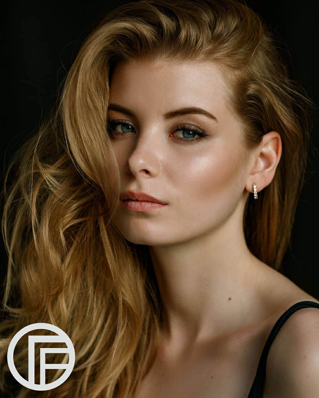 Timo the Fotographerのインスタグラム：「Modeling isn't completely about posing your body, but also about posing your face.  There are 42 muscles in the human face, and you can use these to emote and create mood.  _____________ Photographer: @fantim Model: @zolotoira HMUA: @zolotoira _____________ #fantim #frazierfotography #写真 #photography #inspiration #paris #0711 #stuttgart #travel #model #photographer #fotography #モデル #portraitmode #portraiture #studiolighting #speos #portraiture #portrait #russianmodel #barcelona #seanarcher #nashvillephotographer #nashvillephotography #nashvilletn」
