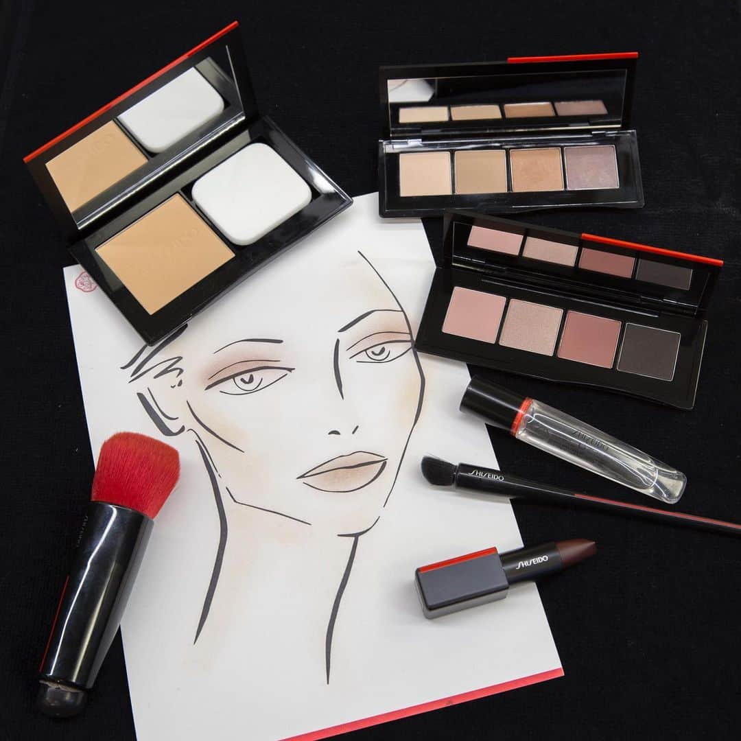 資生堂 さんのインスタグラム写真 - (資生堂 Instagram)「Mame Kurogouchi　@mamekurogouchi  2020FW collection "Embracing" ㅤㅤㅤㅤㅤㅤㅤㅤㅤㅤㅤㅤㅤ “smoky monochromatic makeup “ “スモーキーなワントーンメイクアップ”  Makeup led by:  @tomomi_shibusawa(渋沢知美) photographer:@ayumihase  #parisfashionweek #ShiseidoMakeup #InSyncAllWays #synchroskin  #shiseidomakeup #pfw #パリコレ #fashion  #shiseidohma」2月25日 21時33分 - shiseido_hma
