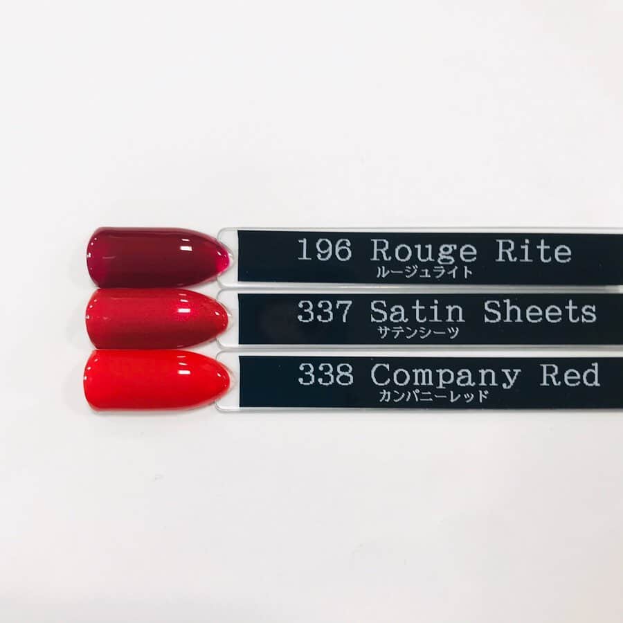 CND日本公式アカウントさんのインスタグラム写真 - (CND日本公式アカウントInstagram)「・ ・ ・NEW🌟2月20日発売❣️ 🌹シェラック2020 NEW COLOR🌹 ・ 爪を削らない「シェラック」から、新色が登場😍😍☝🏻️ ・ シェラック ならではの多彩なレッドを楽しんで💃 ・ 【COLORS】 ❤️196 Rouge Rite ❤️337 Satin Sheets ❤️338 Company Red ・ ※337,338は数量限定発売 ・ #赤ネイル #冬ネイル #春ネイル #ワンカラーネイル #単色塗り #シンプルネイル #cnd #cndworld #shellac #cndshellac #springnails #nails #nailart  #シェラック #シェラックネイル #爪を削らない #爪に優しい #ネイル #ネイルアート #ネイルデザイン #ネイル好き #時短ネイル #ハイブリッドネイル #ネイルブック #ネイル好きな人と繋がりたい #オンオフダストレス #ネイルサロン #タカラベルモント」2月25日 21時36分 - cnd_japan