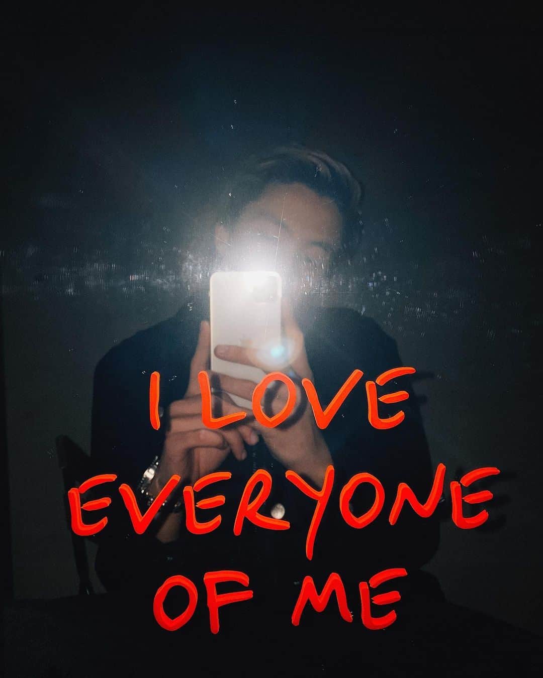 のインスタグラム：「僕は生きてます ”Every One Of ME”=”わたしが持つどんな一面も愛する” 僕は自分のことが大好き自分の事を愛しています。  @calvinklein #CKEVERYONE #CKONE #スタイルMYCALVINS #どんな自分も好き #sponsored」