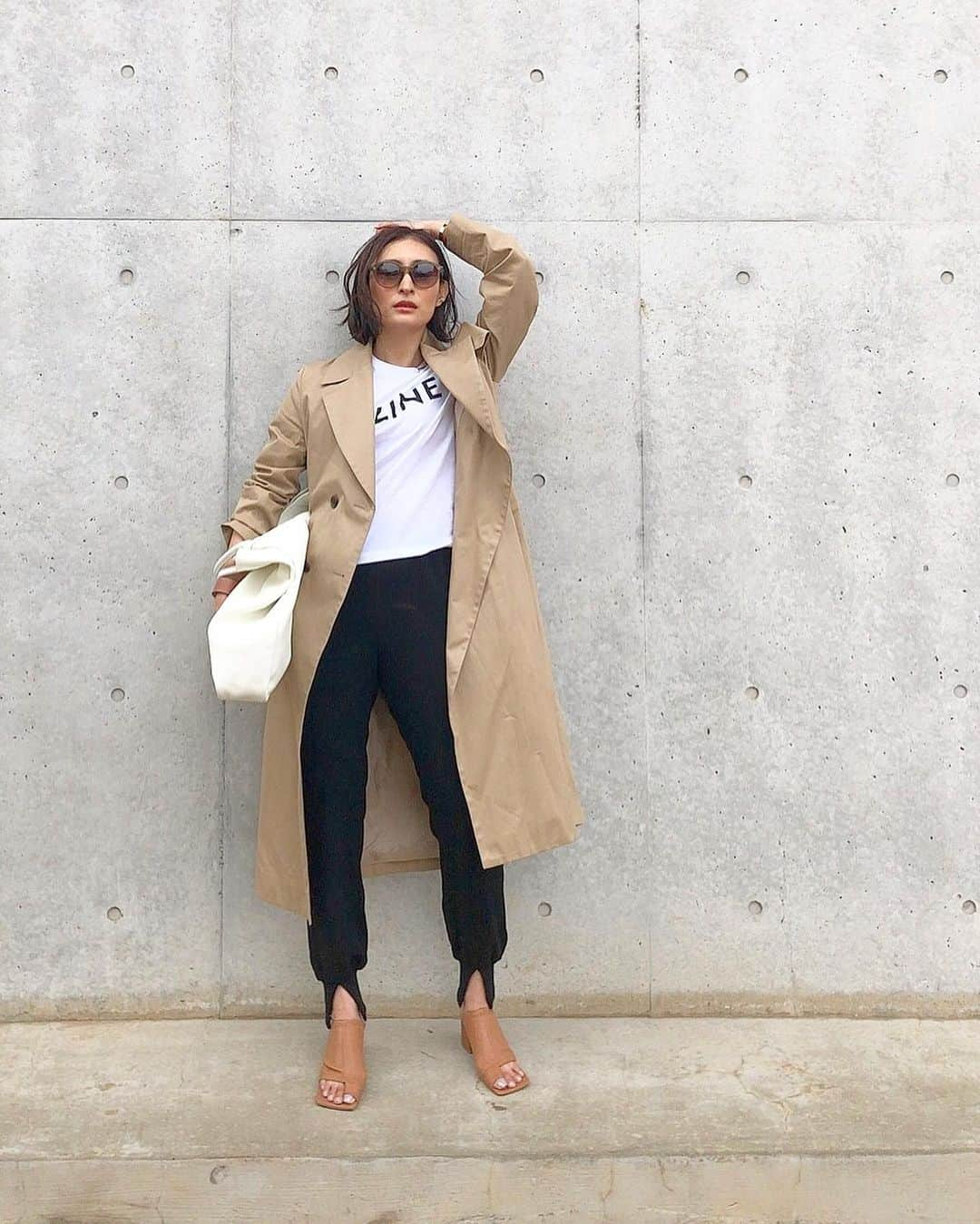 Ayaさんのインスタグラム写真 - (AyaInstagram)「#outfitoftoday . basic trench coat ♡ 毎年買い足そうと思うけど これ以上のものが見つからない不思議。 三年目 @gallardagalante . @youngandolsen  @lappartement_jp  @pippichic_official  @celine @loewe @ronhermanstore」2月25日 21時58分 - aya_green1010