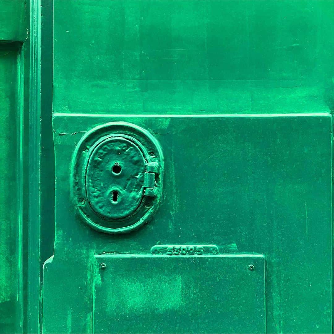 tsuno2noのインスタグラム：「25.February.2020 Rue de Seine🇫🇷 . #ザ壁部 #igersjp #instagram #こんななの #minimalint #9minimal7 #ic_minimal #arkiminimal #rsa_minimal #indies_gram #tv_simplicity #jj_minimalart #arte_minimal #タグキング👑 #minimalmood #shotoniphone #soulminimalist #indies_minimal #instagramjapan #minimal_greece #ig_minimalshots #unlimitedminimal #paradiseofminimal #minimal_perfection #ihaveathingforminimal #LOVES_UNITED_MINIMAL .」