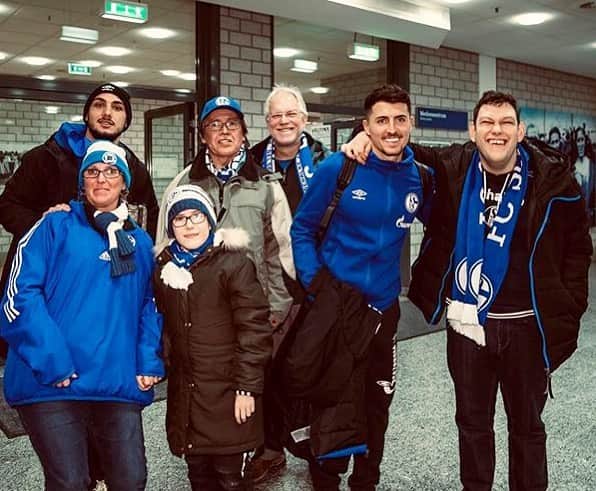 アレッサンドロ・シェプフのインスタグラム：「@schalkehilft 👍🏼💙」