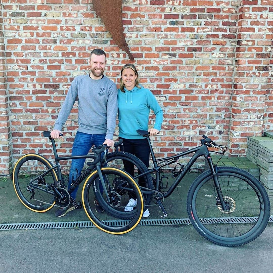 キルステン・フリプケンスのインスタグラム：「Let's hit the (off) road with those 2 black beasts 🏞 ⛰ 🚲 🤩 Thanks @shiftinggears1 for the great service of my new babies! 🤜🤛 @specialized_nlbe  #specialized #road #sworks #tarmacske  #thebest #mountainbike #mtb #epicexpert #newtoys #blackbeauties #letshavesomefun #hittheroad #hitthemountains #cycling  #biking」