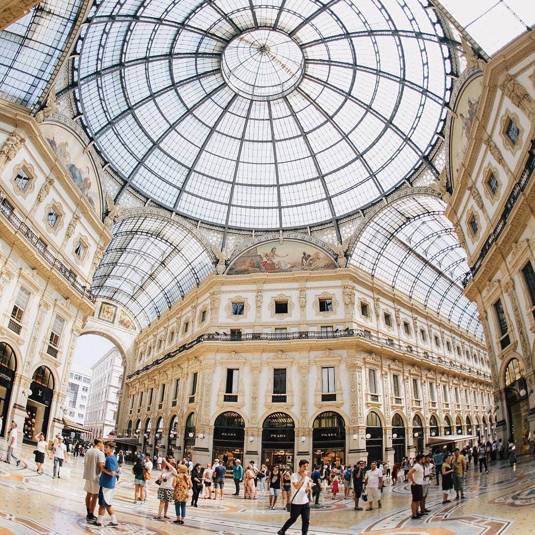 BEAUTIFUL DESTINATIONSさんのインスタグラム写真 - (BEAUTIFUL DESTINATIONSInstagram)「😍 The Galleria Vittorio Emanuele II is Italy's oldest active shopping mall and a major landmark of Milan, Italy. The Galleria is named after Victor Emmanuel II, the first king of the Kingdom of Italy 🇮🇹 Have you been to Milan yet? (📸: #BDTeam's @rrobin_hood 📍: Milan, Italy)」2月25日 22時02分 - beautifuldestinations