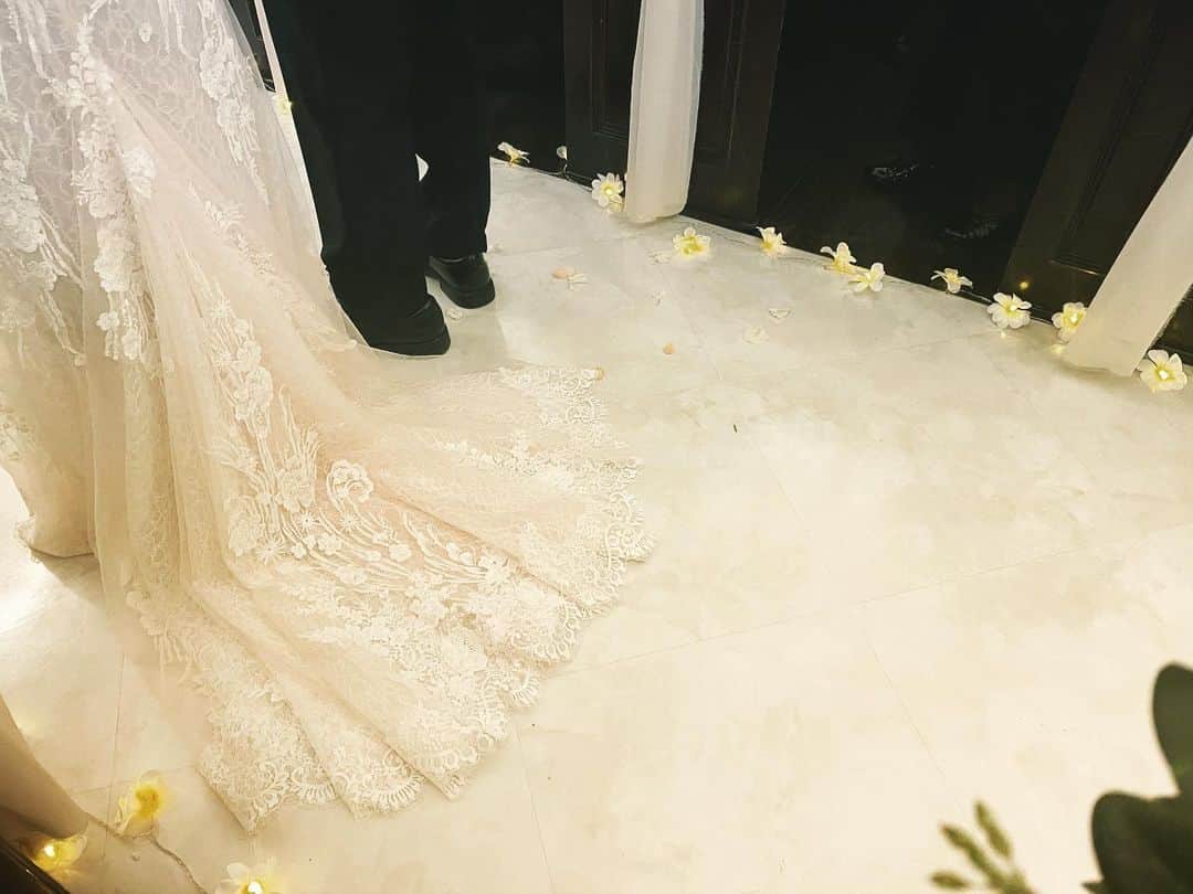 高橋ユウさんのインスタグラム写真 - (高橋ユウInstagram)「たった1人の兄。 愛する兄と美しすぎる兄の奥さんの結婚式👰🤵 優しくあたたかい、そしてその中の強さに感動した大切な時間。  お兄ちゃん、奥さん、 本当に本当におめでとう💍  幸せすぎた…  #wedding #weddingceremony  #happywedding」2月25日 22時27分 - takahashiyu.official