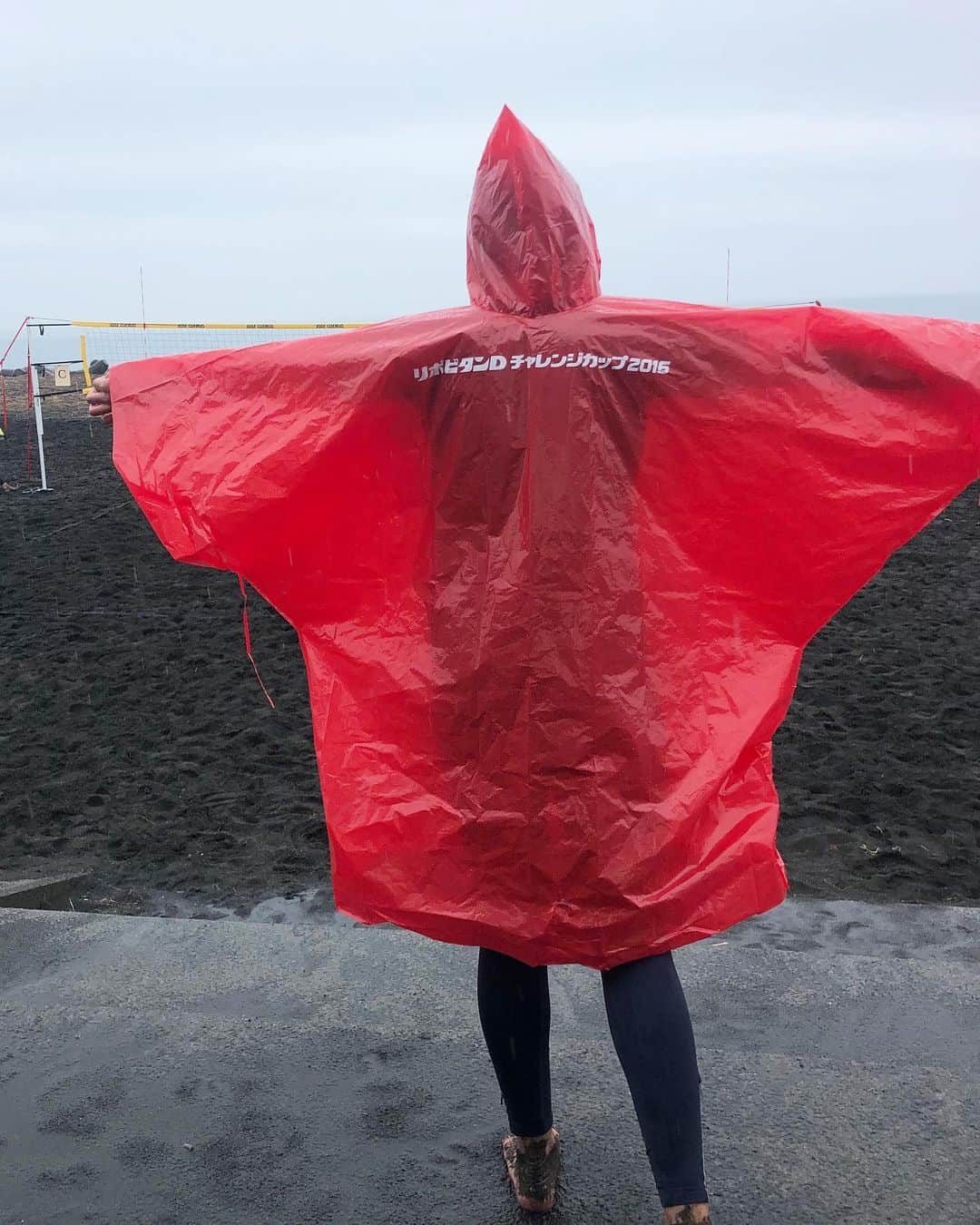 浦田景子のインスタグラム：「高校生と試合できたりするのがローカル大会の良さ。 これ着たまま試合してほしいとハンデをいただきました。 今度は一緒に練習しよう。  #beachvolleyball  #チャレンジカップ2016#rugby」