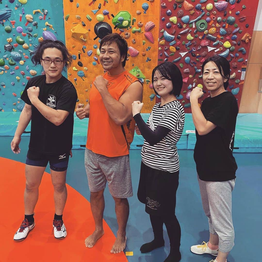 小島聡さんのインスタグラム写真 - (小島聡Instagram)「本日は、サードジェネレーションクラブがありました。  会員の皆様と楽しく過ごす事が出来ました。  ただ、久しぶり過ぎて？第一部に参加して下さった皆さんと集合写真を撮るの忘れてしまいましたーー(´；ω；`)。 第一部に参加して頂いた皆さん、本当にごめんなさい🙏。 #小島聡  #新日本プロレス  #サードジェネレーションクラブ  #忘れ癖」2月25日 22時32分 - cozy_lariat