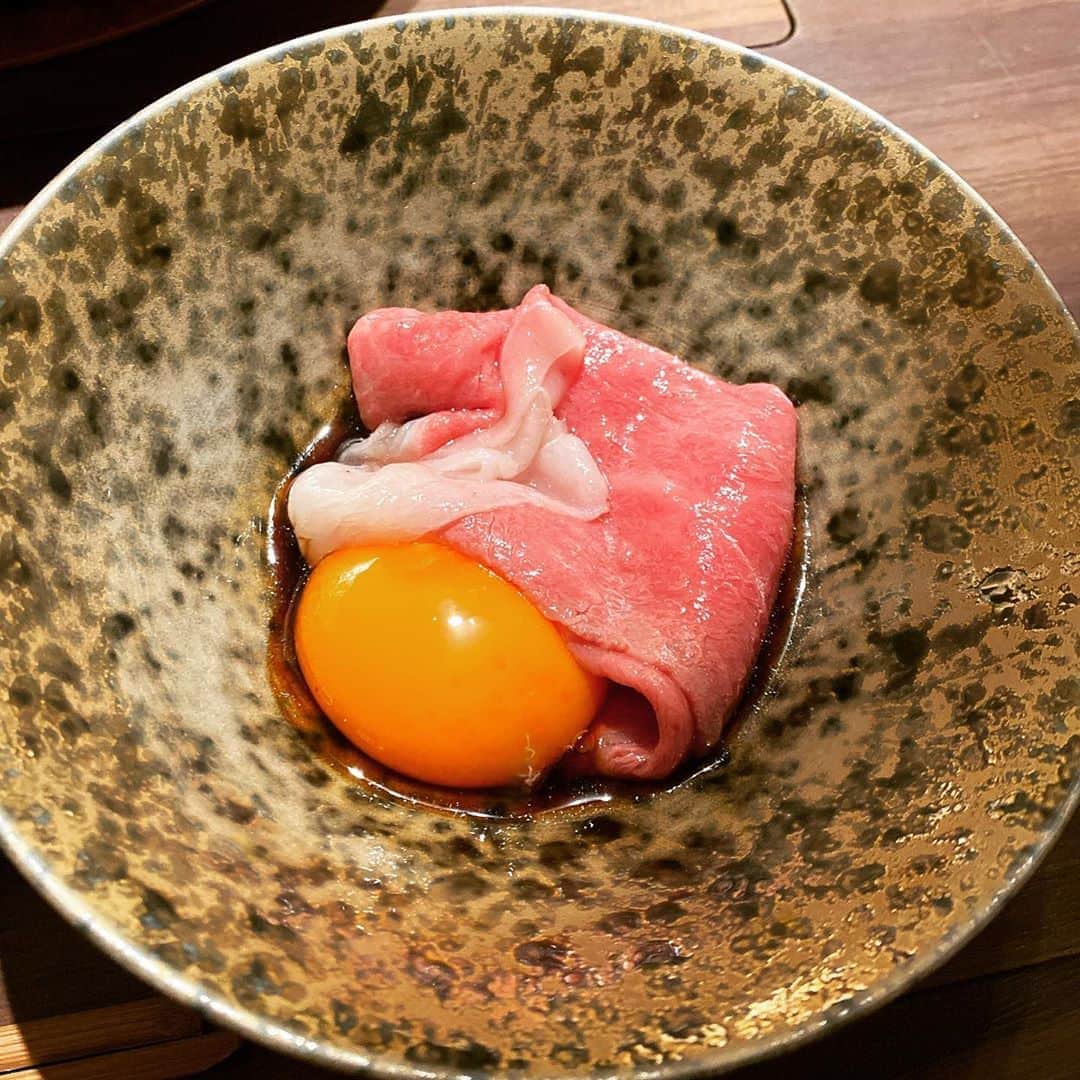 三浦祐太朗のインスタグラム：「にくぶとん。 #肉テロ #飯テロ #卵黄 #japanesefood #ilovefood #foodphoto #food #yummy #instafood #dinner #foodie #foodstagram #foodpics #foodpic #yummyfood #和食 #夜ごはん #delistagrammer」