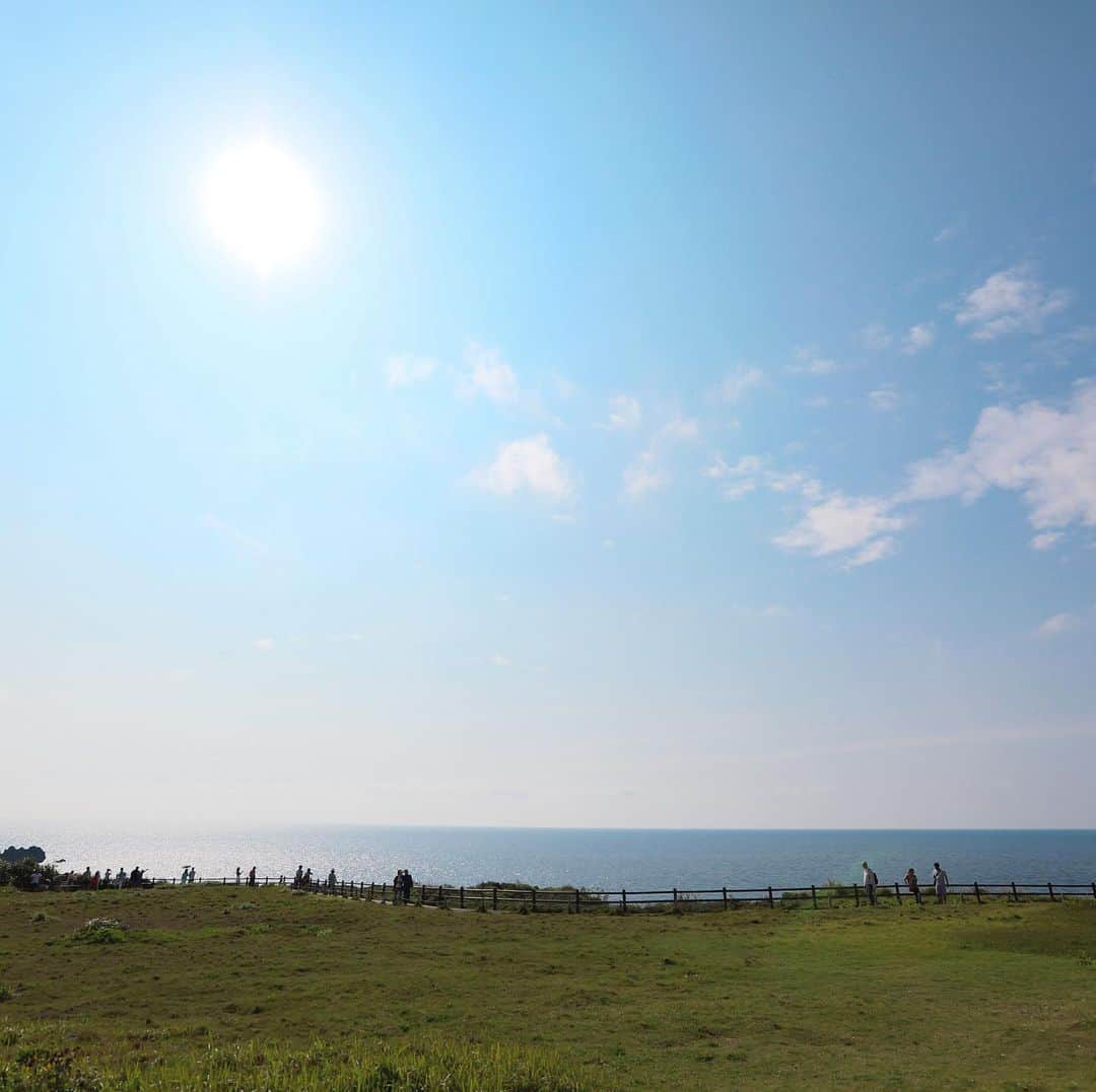 のインスタグラム：「#naturalbeautycamp  #ナチュラルビューティーキャンプ  #青空 #海 #ヨガ #yoga  #beach」