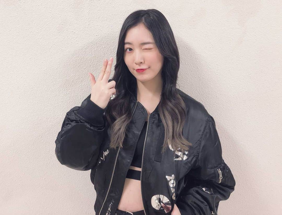 松井珠理奈のインスタグラム：「[February 25, 2020] — Matsui Jurina Twitter update.  Because I always play Daifugo on Golden Bet Time, I've collected pretty much points❤️❤️❤️ Thanks to all #Jファミリー (J Family)❗️ I'm counting on you all in Bonus Time as well🎵 Here's a wink😉😉😉 #SKE48の大富豪は終わらない  eng trans by; arjurina.」
