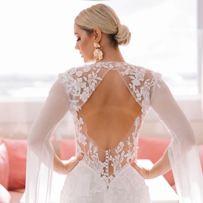Pronoviasさんのインスタグラム写真 - (PronoviasInstagram)「Bringing to life the back lace dream. Bridal boutique: @whitelilycouture Dress: Calas. Make an appointment at you nearest boutique.」2月25日 23時04分 - pronovias
