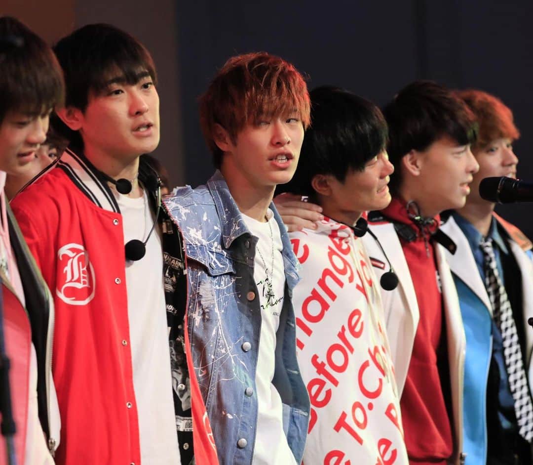 テレビ東京「青春高校３年C組」のインスタグラム：「#君のことをまだ何にも知らない  #CDデビュー日 #オフショット #お台場 #venusfort  #教会広場 #青春高校3年c組 #軽音部 #地球の音 #藤原侑也」