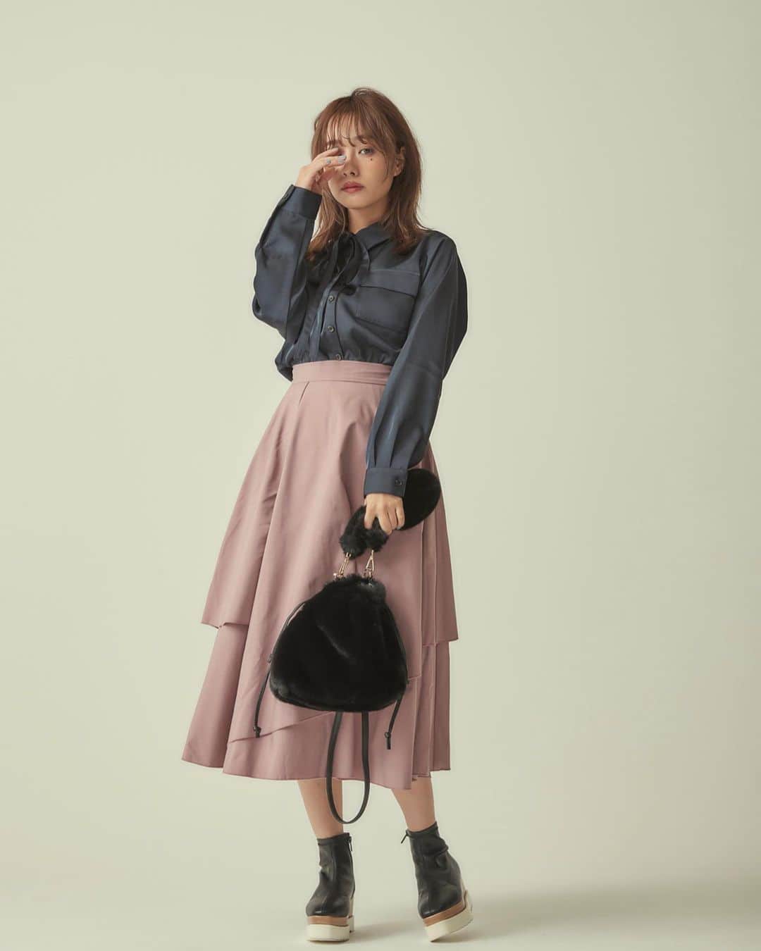 前田希美（まえのん）さんのインスタグラム写真 - (前田希美（まえのん）Instagram)「今日の私服です。  N WITH.のアシンメトリーフレアスカートの 大好きなピンクを合わせてみました。  ピンクのみまだ少し在庫が あるみたいなので要チェック♥ ￥4,990 です。  シルエットにとにかくこだわっていて、 どの方向から見ても可愛いので、 はくだけで自信を持てちゃうスカート♥ 後ろもゴムなので安心です。  フリルが可愛いとくるくる回りたくなる～  #のんの私服 #nwith #エヌウィズ  #pink #pinkskirt #code #fashion」2月25日 23時18分 - maeda_nozomi