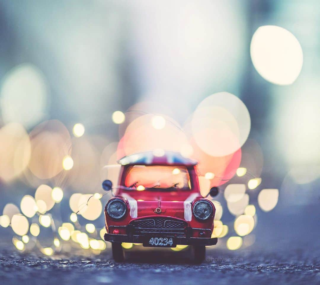 Holly Sissonさんのインスタグラム写真 - (Holly SissonInstagram)「Beep beep! #toronto #hollystintoys #bokeh ~ Canon 5D MkIII + 85 f1.2L IS @ f1.2 (See my bio for full camera equipment information plus info on how I process my images. 😊)」2月25日 23時24分 - hollysisson