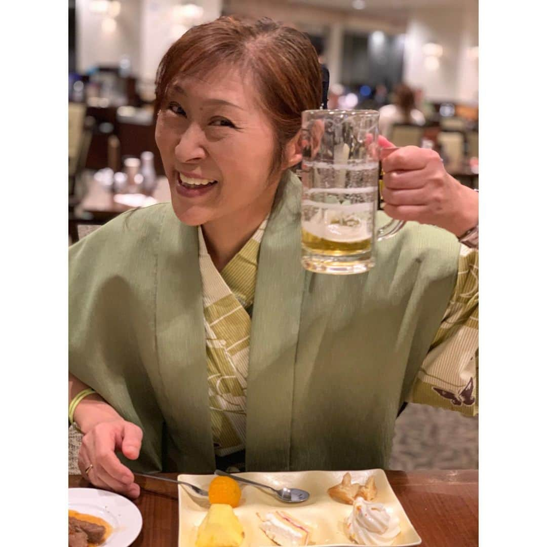 佐山万里菜さんのインスタグラム写真 - (佐山万里菜Instagram)「みゆキング誕生日旅行🎂 1カ月以上早いけど……笑 いつ試合決まるか分からないし行ける時に行っちゃおう作戦✨ . これで３回目かな！ いつもいい思い出が出来る‼️ よく笑ったなぁー本当にっ🤣 いつもいつも本当にありがとうございます😊 今回もサポートしに2週間弱来てくれた！！ 本当に毎日楽だし最高です✨ 「おかえり」 「行ってらっしゃい」 があるのって幸せ🥺 朝起きたらお弁当が出来て…洗濯が畳まれてて、部屋が綺麗で…天然でよく笑うおかんが近くにいて最高です💯 当たり前じゃないし本当に 感謝感謝😭 自分で毎日やってるから大変さがすごく分かる……世界中のおかん本当にリスペクトです✨ そして、最近食事の勉強が楽しいらしい！！ 是非もっともっと勉強して下さい😚 . おかんの店出したいって夢を叶えたい👊拳で稼ぎます‼️ 本当にこの母の元に生まれて来れて幸せだなぁー😚 学ぶ事が多く、幸せが多く、リスペクトが多いです✨ 大切な人を全力で大切にするって大事‼️命はいつか無くなる時がくるからなぁー…。 . さぁーまた今日から来年に向けて…ちょっとずつ貯金開始☺️ #happy #幸せな時間 #爆笑 #笑顔 #オシャレ #私服 #可愛い#かっこいい#写真#海好き #アスリート#筋肉 #腹筋 #トレーニング #感謝 #ライフスタイル#いいね #お気に入り#こだわり #ストリート#instagood #love #ファッション #ボクシング#温泉 #浴衣 #料理#旅行 #母 #親子旅行」2月25日 23時32分 - sayama.19