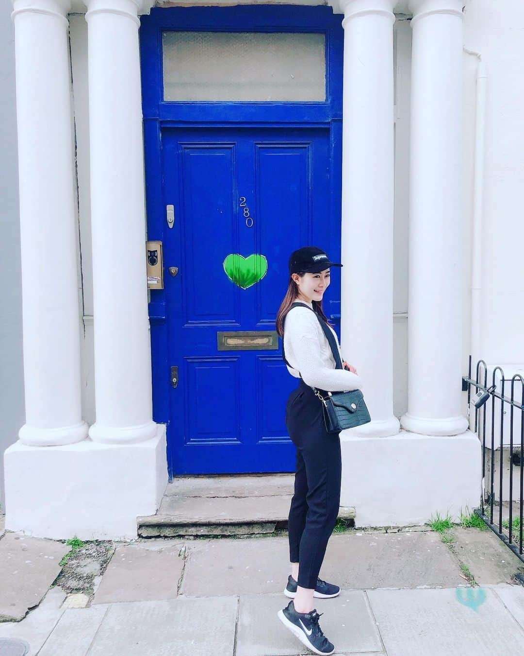 高木由麻奈さんのインスタグラム写真 - (高木由麻奈Instagram)「I went notting hill💙  #ノッティングヒルの恋人 #london #nottinghill #Thebluedoor」2月25日 23時46分 - yumana.t