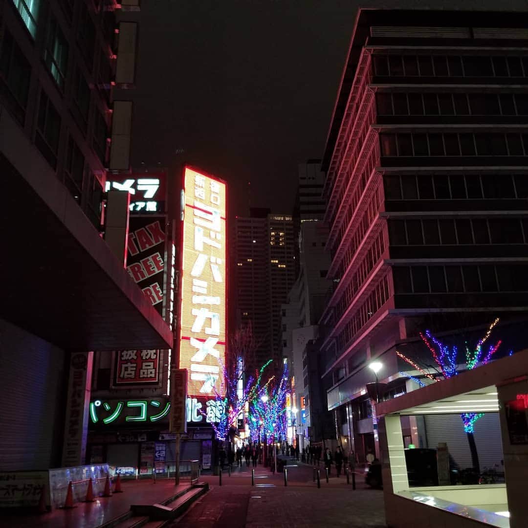 かねきよ勝則さんのインスタグラム写真 - (かねきよ勝則Instagram)「東京は都会だなぁ。新宿のビル群。  今回の旭川は特に色々嬉しいことがあったなぁ😄 3日間旭川で仕事するのも初めて、ネタだけやるお笑い公演は何度かあるけど旭川で企画とかもやる純粋なお笑いライブに出たのも初めて、そして色んな人が応援してくれてるのも嬉しかった！！ ありがたい日々でした😆  #東京 #都会 #旭川 #地元 #嬉しいこと #新宿カウボーイ #かねきよ」2月25日 23時55分 - shinjyukucowboy_kanekiyo