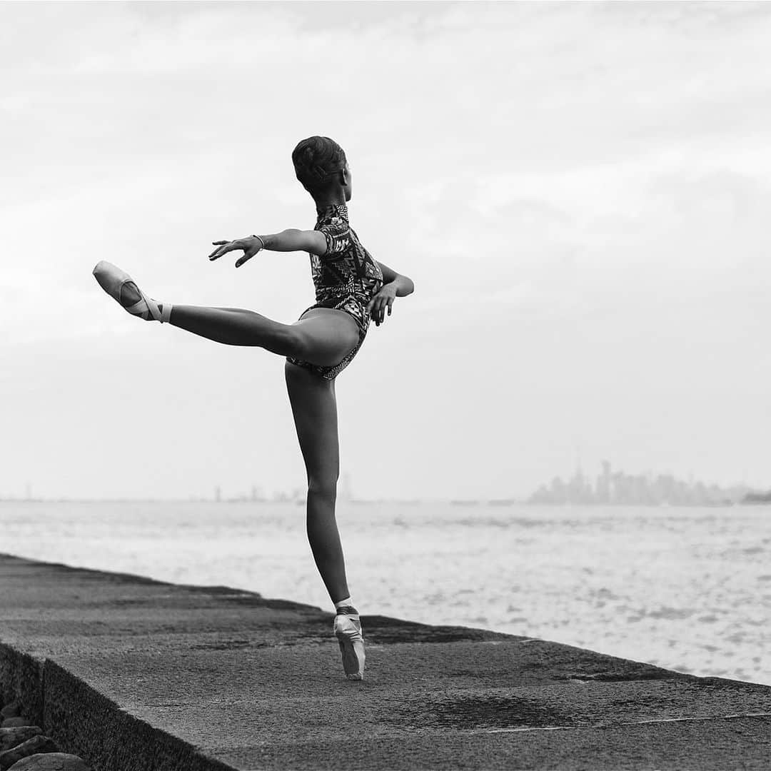 ballerina projectさんのインスタグラム写真 - (ballerina projectInstagram)「Brittany Stone in New York City. #ballerina - @bstoner92 #fortwadsworth #statenisland #manhattan #newyorkcity #ballerinaproject #ballerinaproject_ #ballet #dance #pointe #brittanystone  The Ballerina Project book is now available. Go to @ballerinaprojectbook for info. #ballerinaprojectbook  Purchase one of the last remaining limited edition prints. Link is located in our Instagram profile.」2月25日 23時57分 - ballerinaproject_