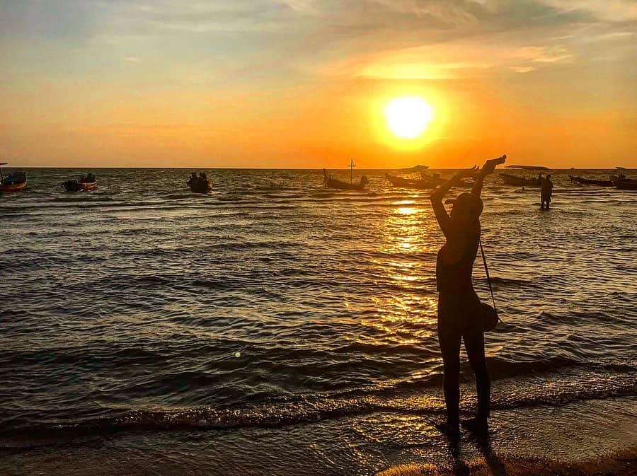 渡辺由布子さんのインスタグラム写真 - (渡辺由布子Instagram)「🌆 ・ Good Night Sun🌞 See u tomorrow morning💛  #タオ島　 #sunset #beach #sunsetlovers  #magichour  #islandhopping  #thaistagram ・ ・ 📍 #KohTao #saireebeach #Thailand #🇹🇭」2月26日 0時11分 - watanabe_yuko