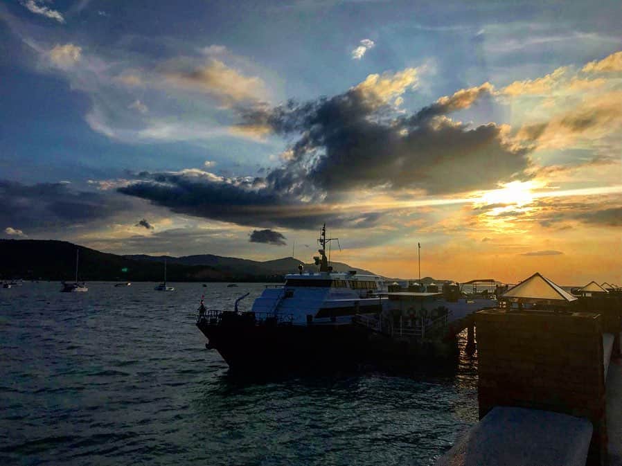 渡辺由布子さんのインスタグラム写真 - (渡辺由布子Instagram)「🌆 ・ Good Night Sun🌞 See u tomorrow morning💛  #タオ島　 #sunset #beach #sunsetlovers  #magichour  #islandhopping  #thaistagram ・ ・ 📍 #KohTao #saireebeach #Thailand #🇹🇭」2月26日 0時11分 - watanabe_yuko