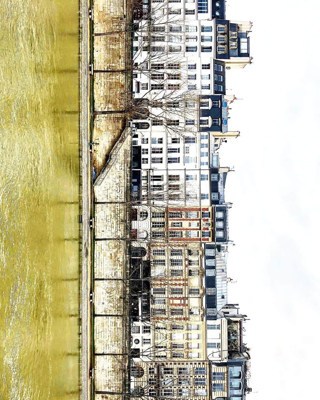tsuno2noのインスタグラム：「26.February.2020 la Seine🇫🇷 . #ザ壁部 #igersjp #instagram #こんななの #minimalint #9minimal7 #ic_minimal #arkiminimal #rsa_minimal #indies_gram #tv_simplicity #jj_minimalart #arte_minimal #タグキング👑 #minimalmood #shotoniphone #soulminimalist #indies_minimal #screen_archive #instagramjapan #ig_minimalshots #たいにーぴーぽー #unlimitedminimal #paradiseofminimal #minimal_perfection #ihaveathingforminimal #LOVES_UNITED_MINIMAL .」
