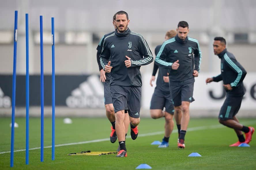 レオナルド・ボヌッチさんのインスタグラム写真 - (レオナルド・ボヌッチInstagram)「Waiting for another #UCL night! ✨#LB19 #FinoAllaFine」2月26日 0時36分 - bonuccileo19