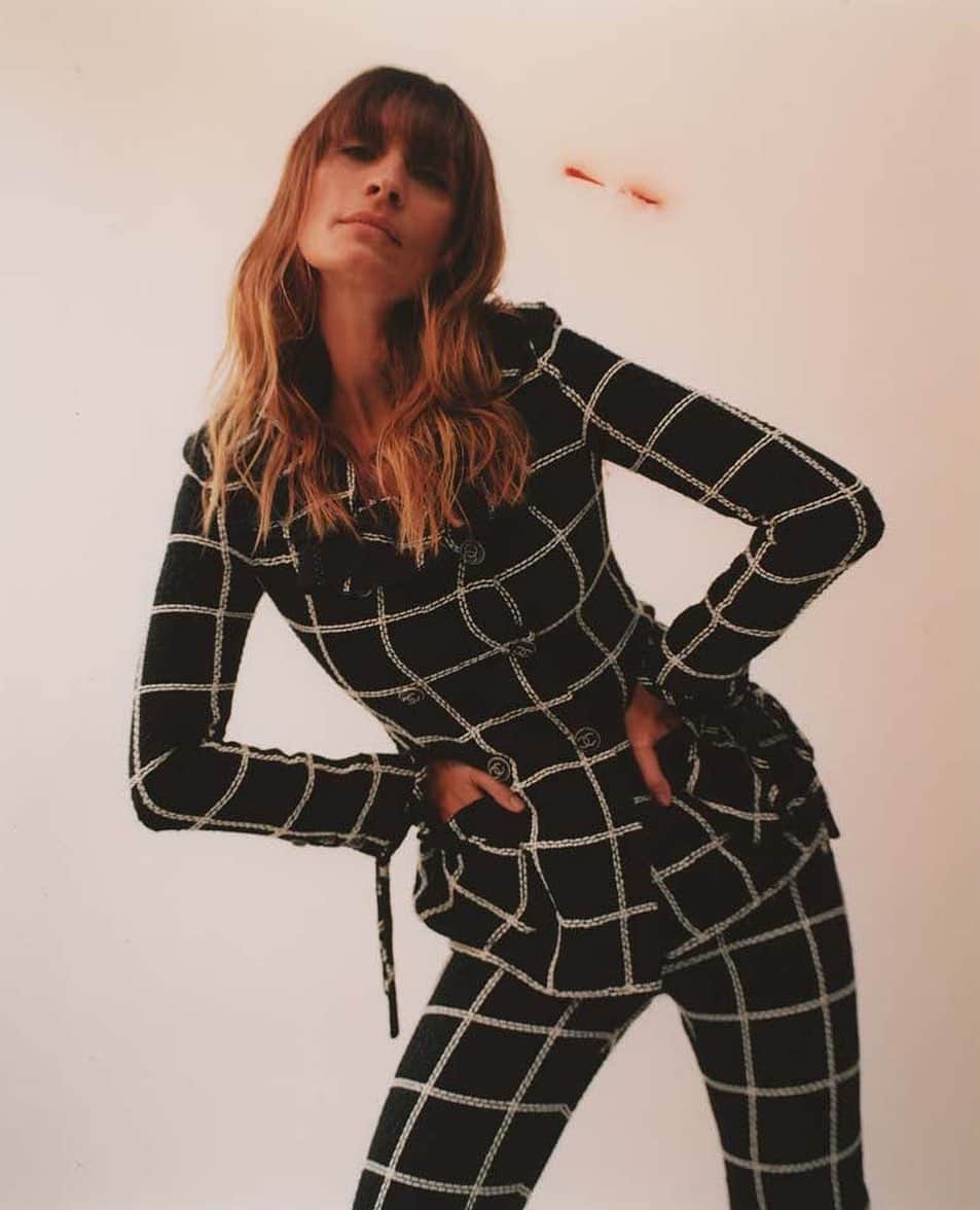 カロリーヌ・ド・メグレのインスタグラム：「🇺🇸 Odda Magazine 🇺🇸 New @oddamagazine Photos by @matthieu_delbreuve  Styled by @Mirey.enverova  Hair @taan_doan  Makeup @khelamakeup  @safemgmt interview by @lucrrd Thank you @davidmartingss ❤️」