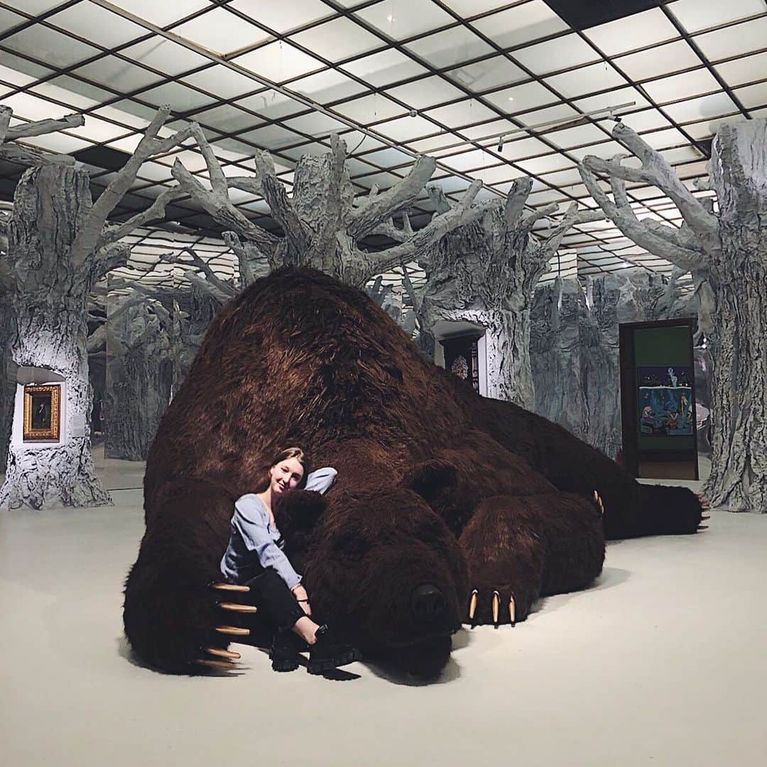 マリア・ソツコワのインスタグラム：「Маша и медведь👧🏽🐻 #mariyasotskova  #mariasotskova  #marysot」
