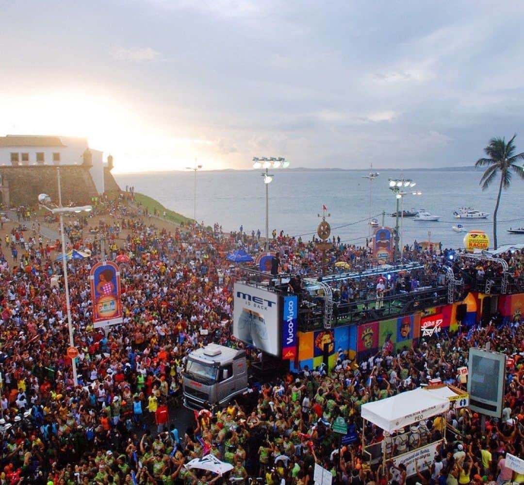 のインスタグラム：「It’s time to have fun! #MetIsBack #SalvadordeBahia #Carnival2020 #CarnavaldeSalvador」