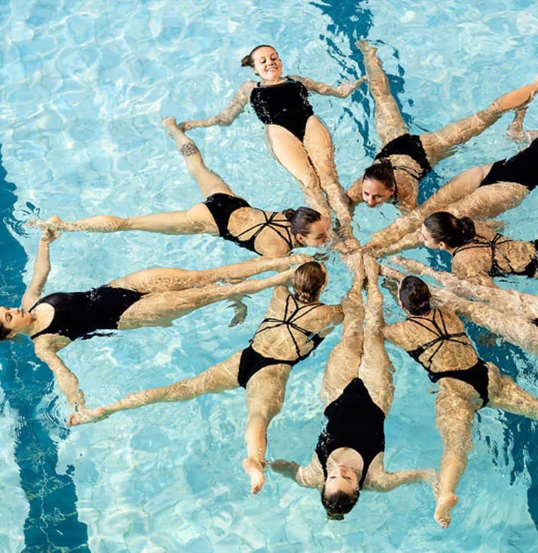 ヴィルジニー・デデューさんのインスタグラム写真 - (ヴィルジニー・デデューInstagram)「💦 iS COME iN 💦 The new Swimsuit of our collaboration  is for Sale online ...! -> www.decathlon.fr by @natationartistique • • So proud #swimsuit #towel Gélatine #synchrogirl #artisticswimming #synchronizedswimming #athlete #natationartistique #natationsynchronisé #swimsuit #womansport #figureimposée #technique #performance #confort 👌🏼🧜🏼‍♀️🧜🏼‍♀️🧜🏼‍♀️🧜🏼‍♀️🧜🏼‍♀️🧜🏼‍♀️🧜🏼‍♀️🧜🏼‍♀️」2月26日 0時56分 - virginie_dedieuoff