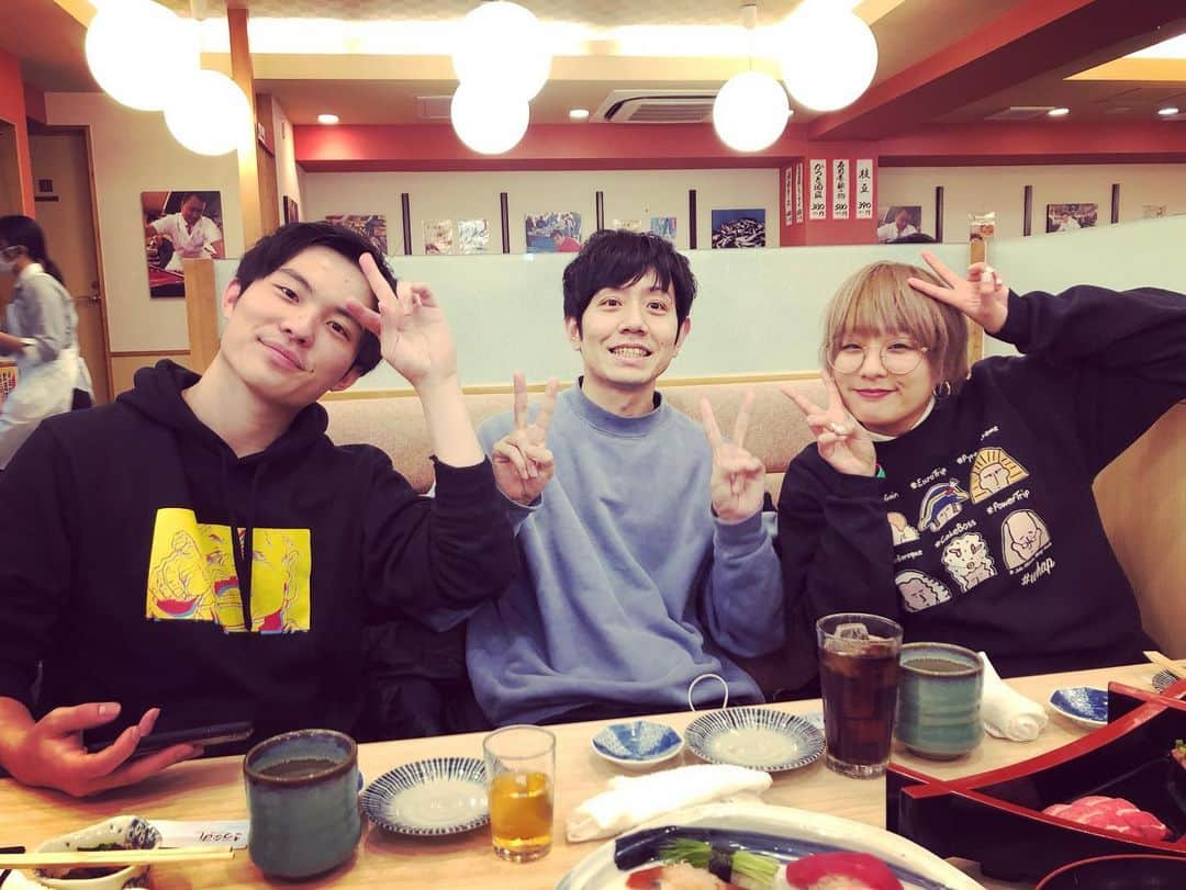 藤本友美さんのインスタグラム写真 - (藤本友美Instagram)「... お寿司と いなかのくるまと 今井さん ...」2月26日 1時00分 - teambananafujimoto