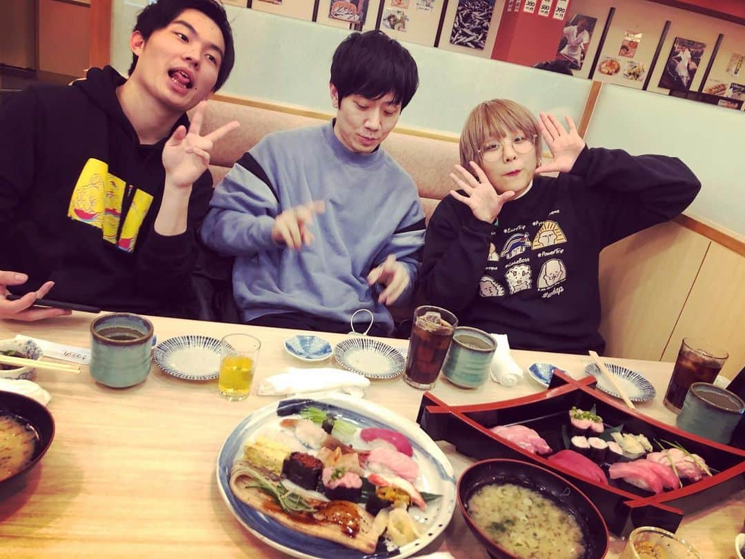 藤本友美さんのインスタグラム写真 - (藤本友美Instagram)「... お寿司と いなかのくるまと 今井さん ...」2月26日 1時00分 - teambananafujimoto