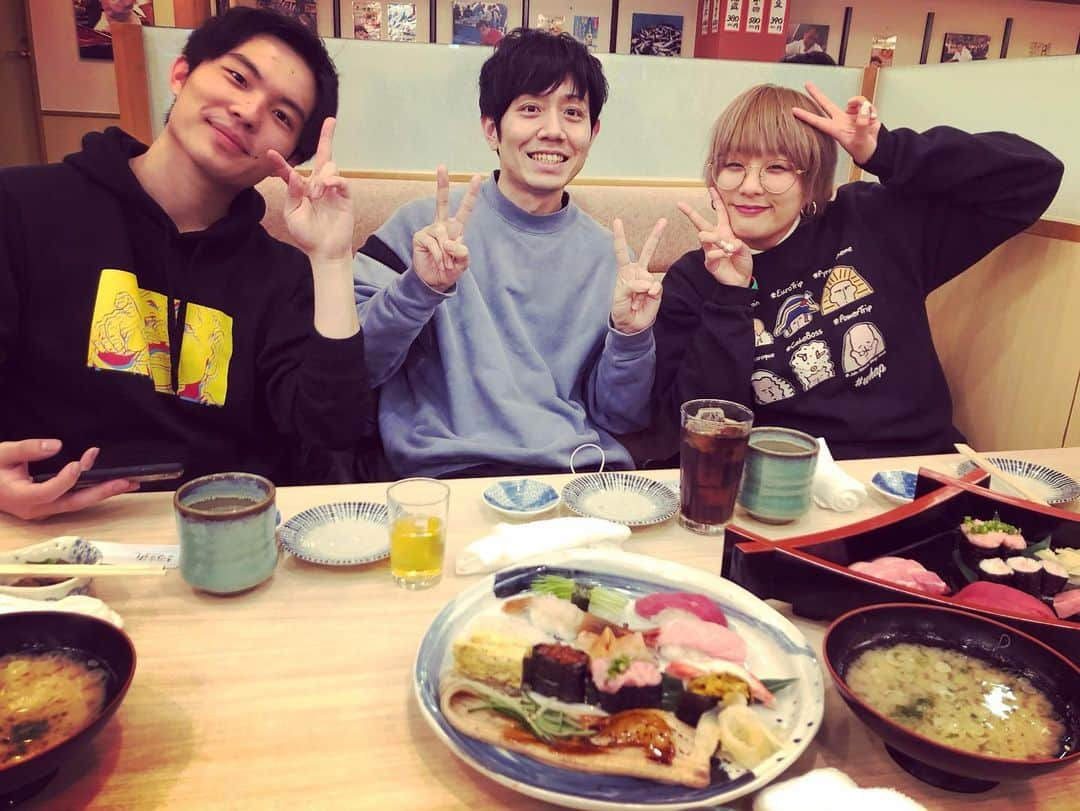 藤本友美さんのインスタグラム写真 - (藤本友美Instagram)「... お寿司と いなかのくるまと 今井さん ...」2月26日 1時00分 - teambananafujimoto