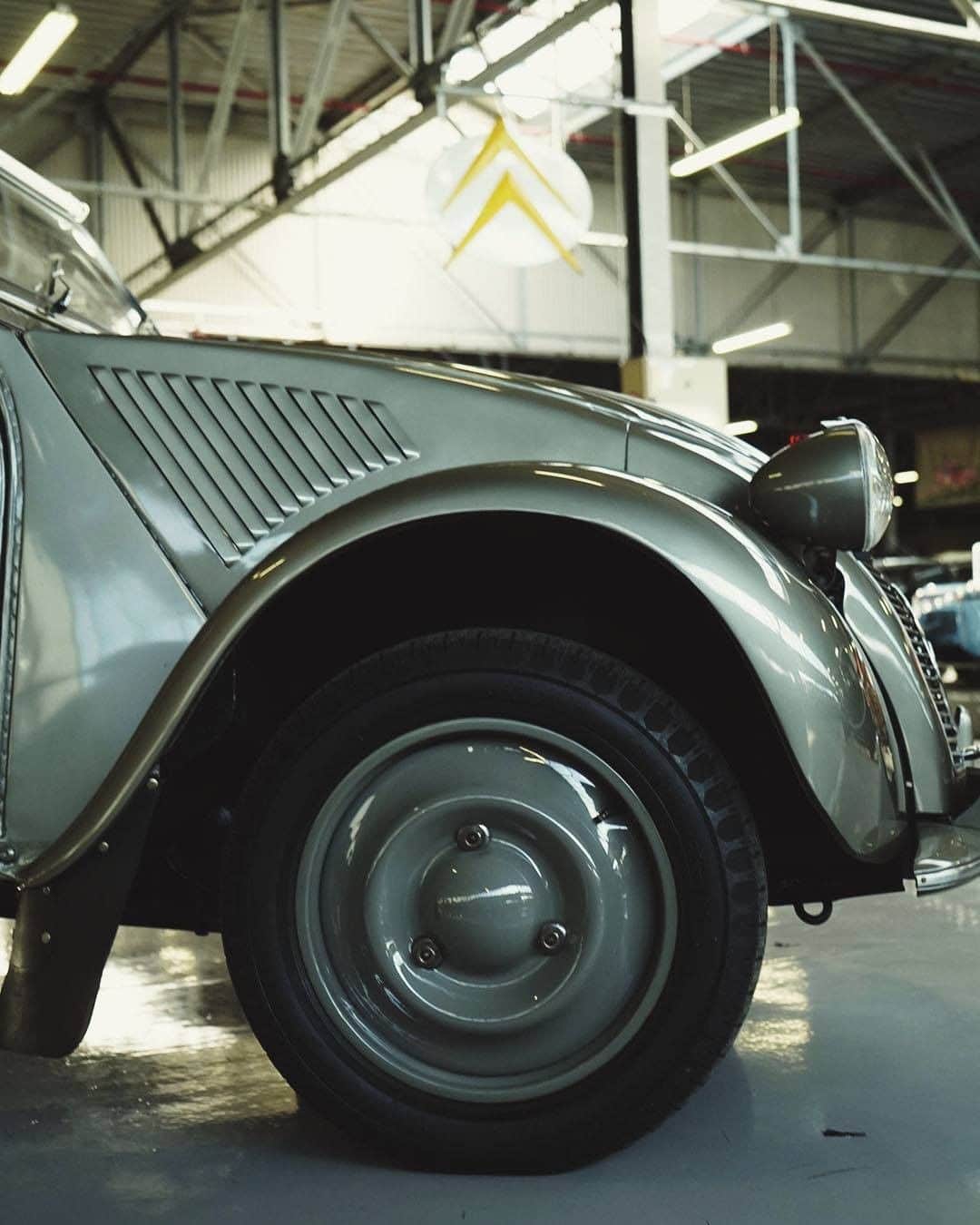 Citroënさんのインスタグラム写真 - (CitroënInstagram)「"The popular" Citroën 2CV timeless look, a real pleasure for the eyes 🤩 #OnceUponaCar #ClassicCar #Conservatoire #2CV #Comfort #Cardesign #InstaCar #CarsOfInstagram」2月26日 1時06分 - citroen